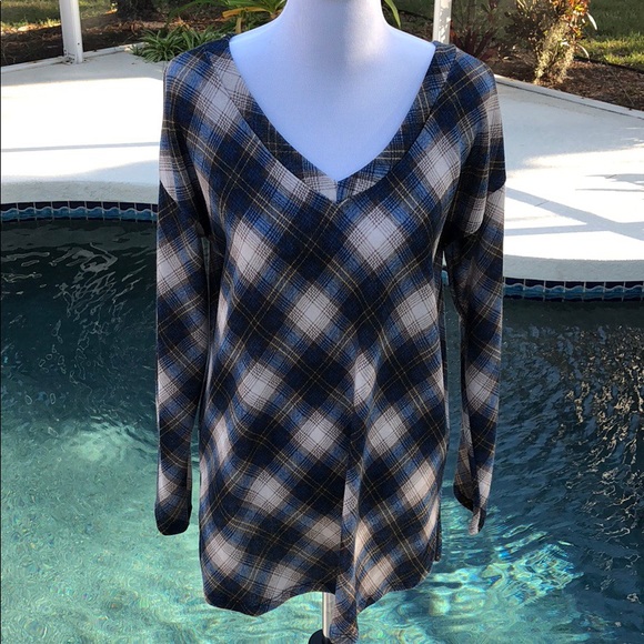🆕 Gorgeous Blue Plaid V-Neck Top. M-L - Picture 4 of 7